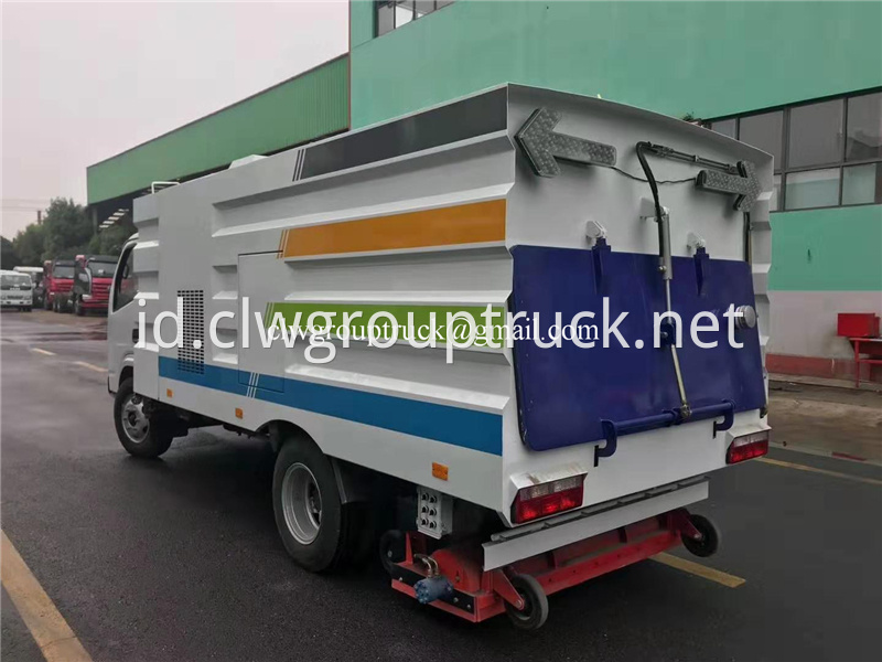 Road Sweeper Truck 5